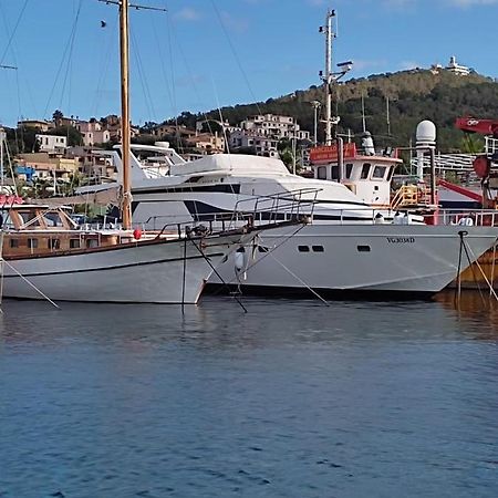 Boat & Breakfast Lucretia, Luxury Yacht Hotel Arbatax Exterior photo