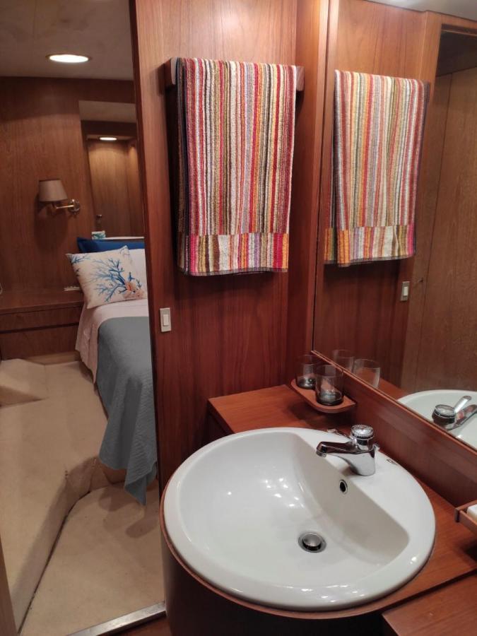 Boat & Breakfast Lucretia, Luxury Yacht Hotel Arbatax Exterior photo
