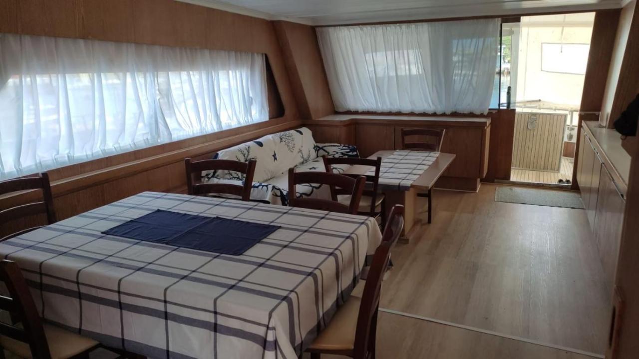 Boat & Breakfast Lucretia, Luxury Yacht Hotel Arbatax Exterior photo