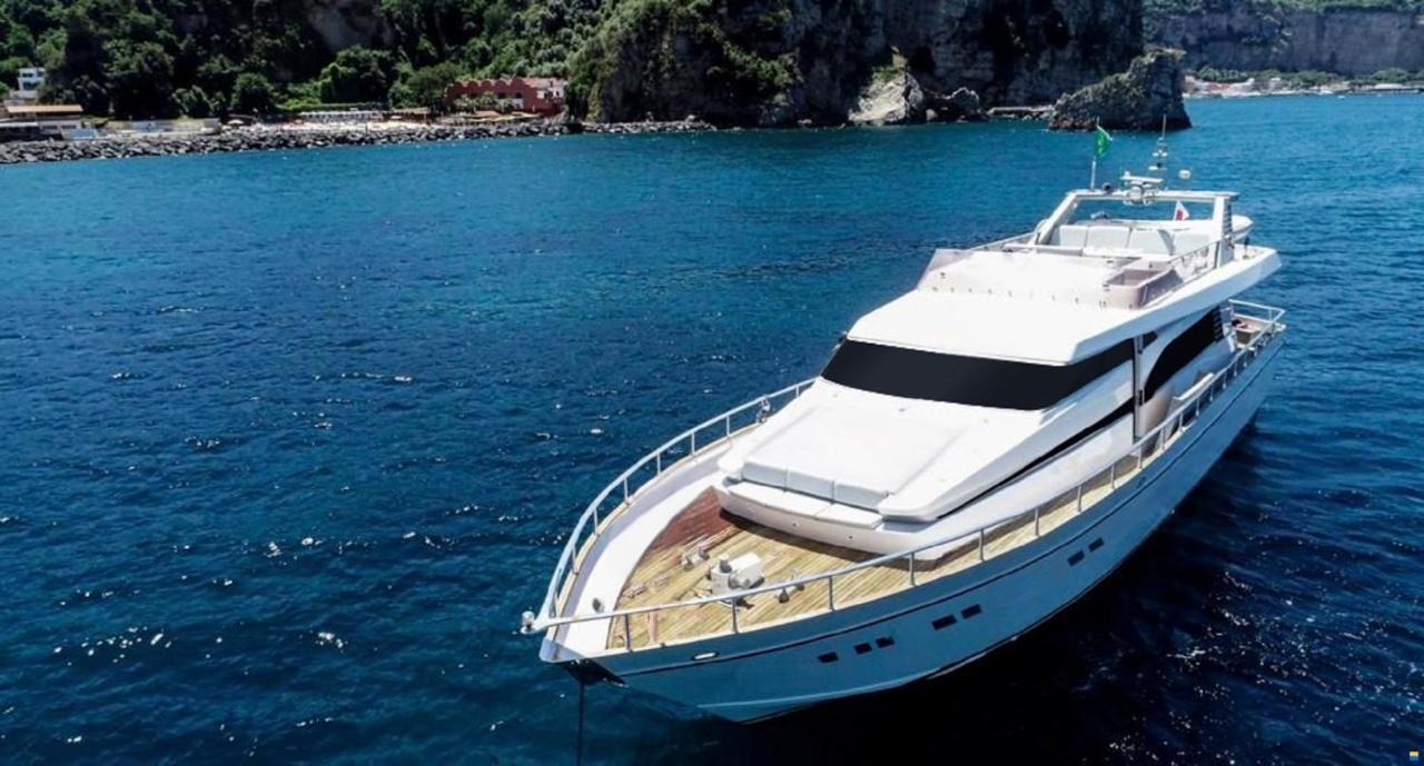 Boat & Breakfast Lucretia, Luxury Yacht Hotel Arbatax Exterior photo